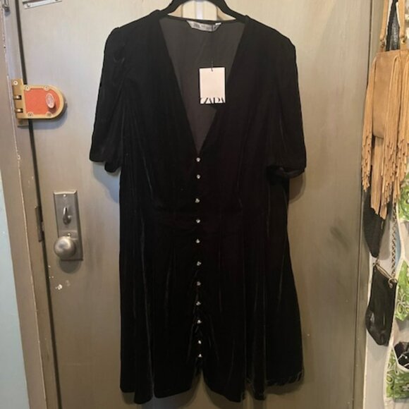 VELVET MINI DRESS With Diamond buttons - NWT - Picture 2 of 16